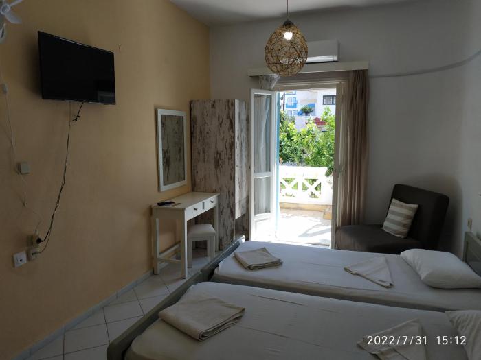 Renia Studios -Studio for 2 plus 1 pers with a swimming pool