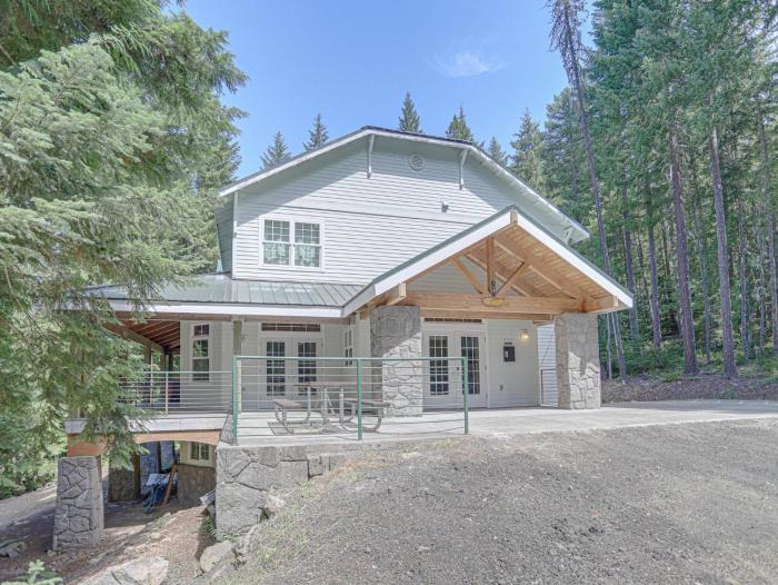 The Coho Lodge at Government Camp - Meredith Lodging