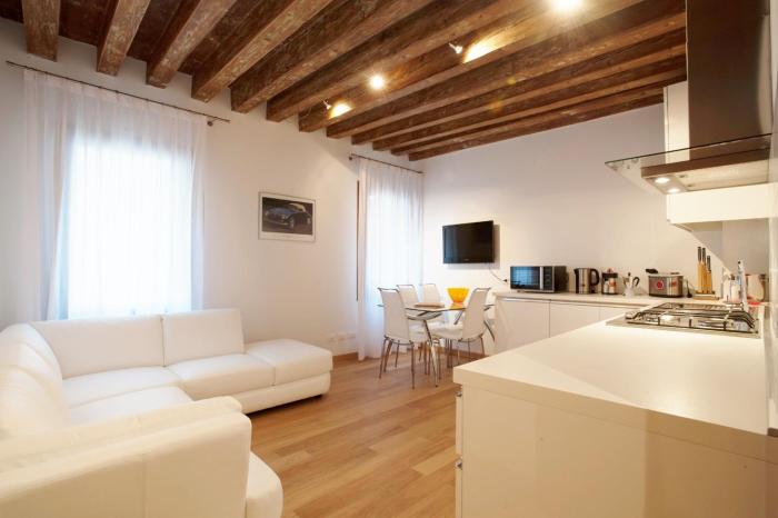 The Lions House APT2