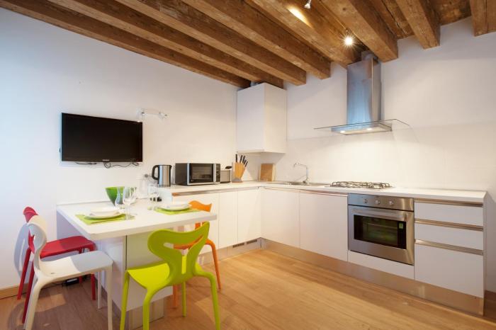 The Lions House APT3