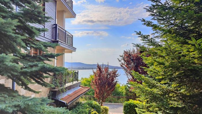 Santa Marina Sozopol Private Apartments