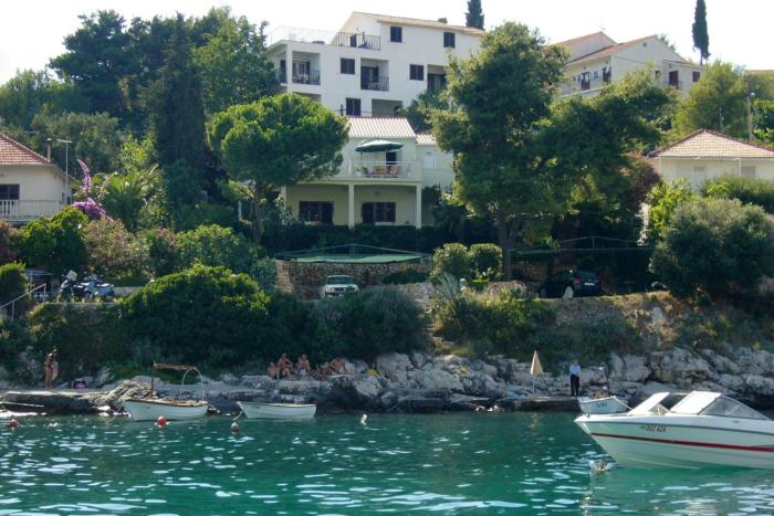 Apartments by the sea Mavarstica, Ciovo - 9432