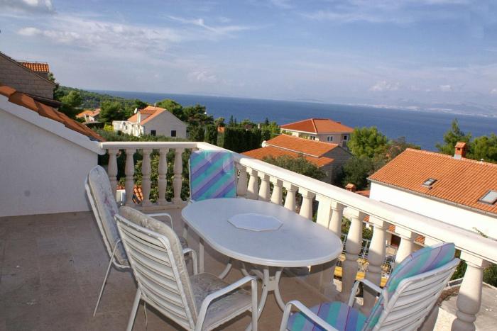 Apartments with parking space Splitska, Brac - 9657