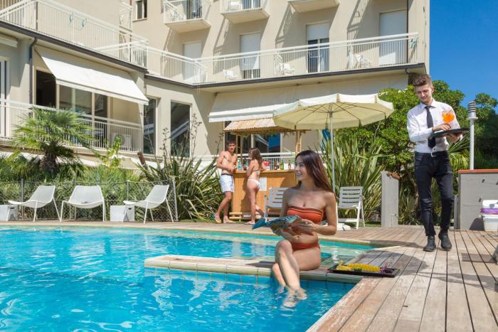 HOTEL TRIONFAL - Fronte Mare - Vicinissimi al Centro