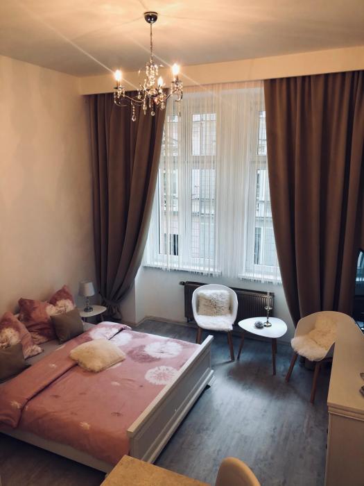 Tomas Apartments Gold