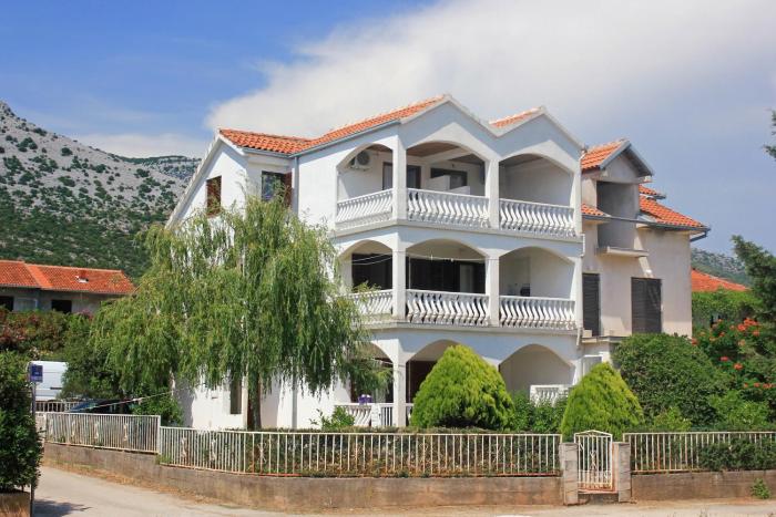 Apartments with a parking space Orebic Peljesac  10193