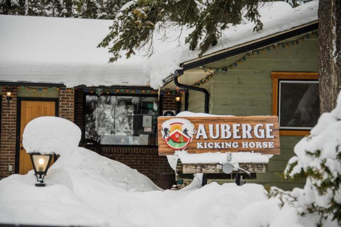 Auberge Kicking Horse Guest House