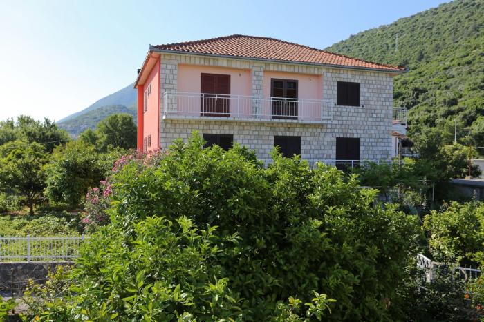 Apartments with parking space Trpanj, Peljesac - 10148