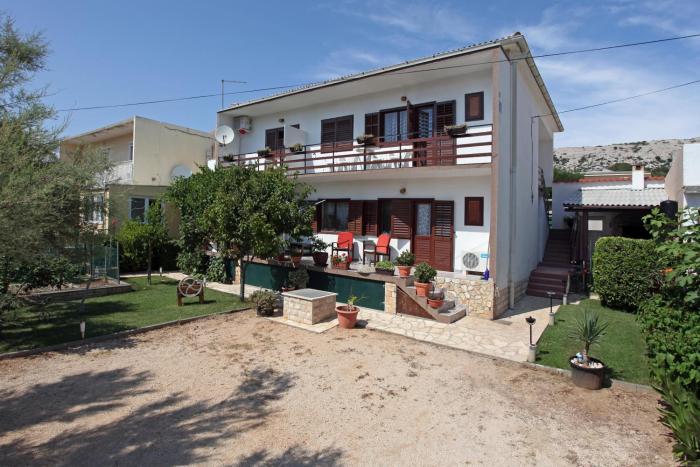 Apartments with parking space Pag - 12035