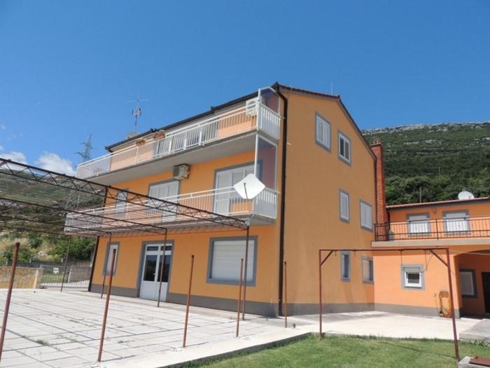 Apartments with parking space Kastel Stari, Kastela - 12104