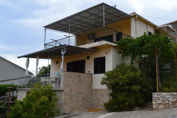 Apartments with parking space Bilo, Primosten - 12434