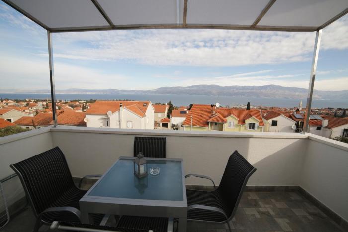 Apartments with parking space Supetar, Brac - 12489
