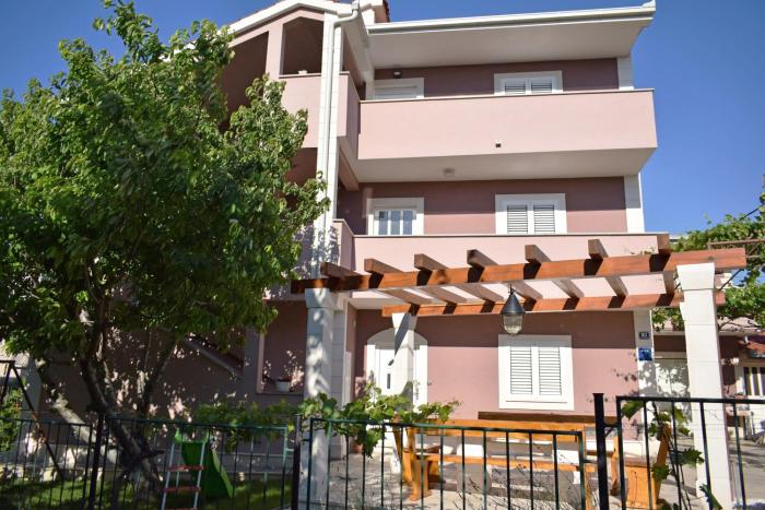 Apartments with a parking space Kastel Stari, Kastela - 12568