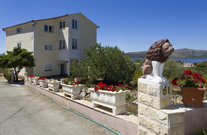 Apartments with a parking space Seget Vranjica, Trogir - 12612