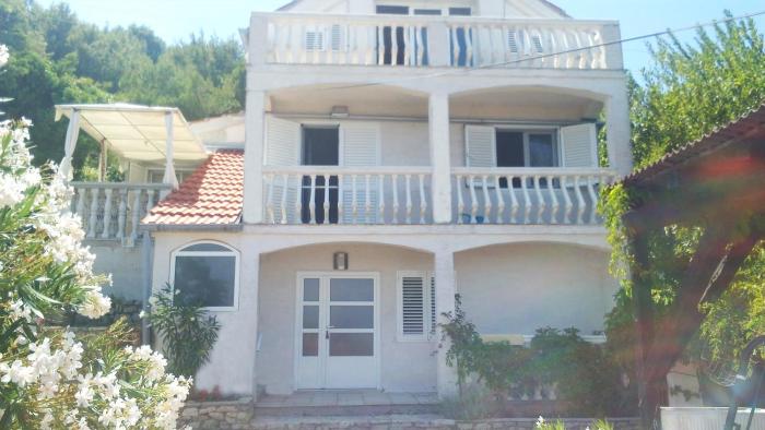 Apartments with a parking space Preko, Ugljan - 12658