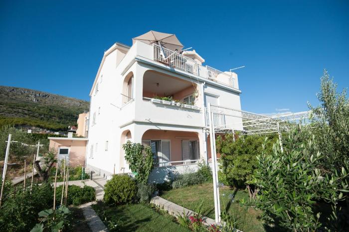 Apartments with a parking space Podstrana, Split - 12664