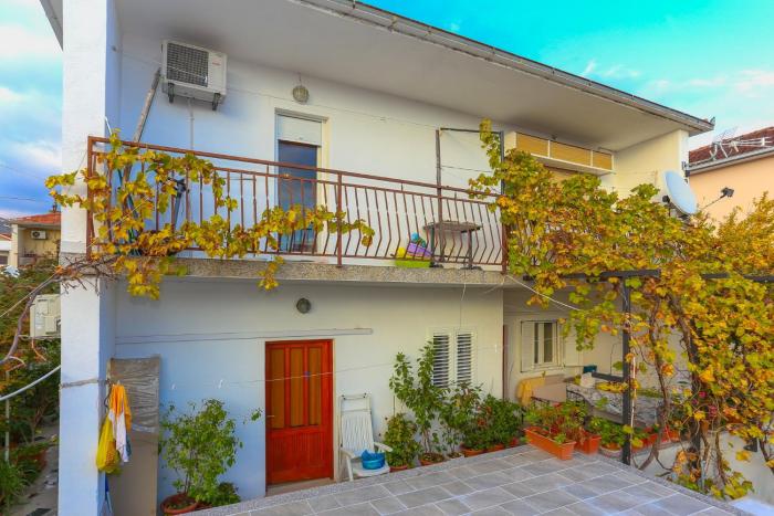 Apartments with parking space Trogir - 12695