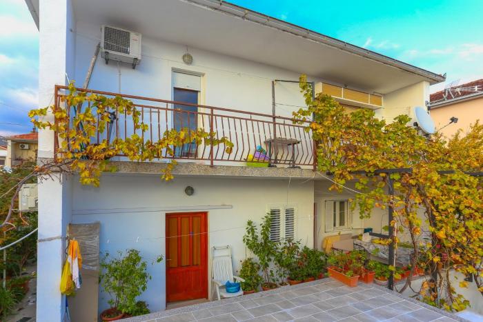 Apartments with a parking space Trogir  12695