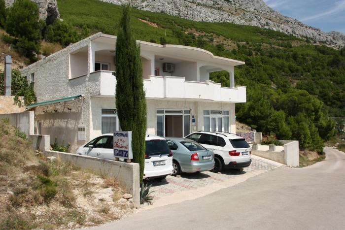 Apartments with parking spaces Lokva Rogoznica, Omis - 12906