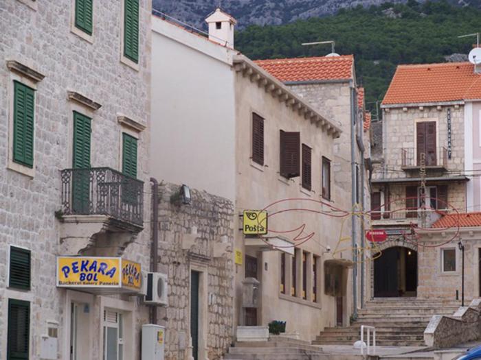 Apartments by the sea Bol, Brac - 13539