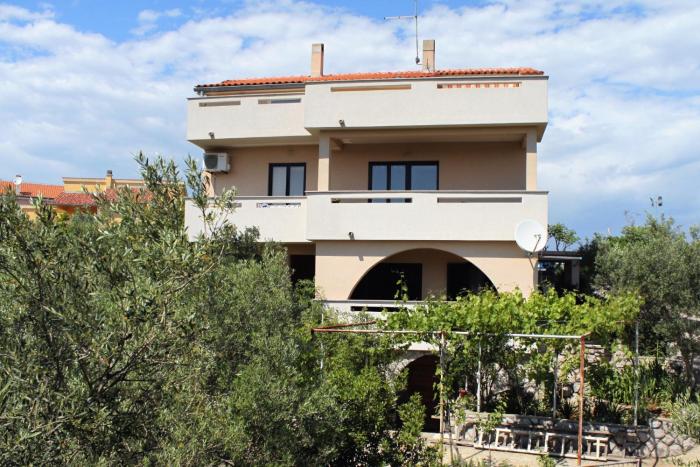 Apartments and rooms with parking space Krk - 13553