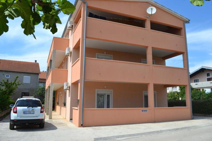 Apartments with a parking space Zadar - 13550