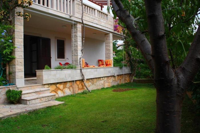Apartments by the sea Sumartin, Brac - 14703