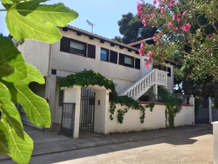 Apartments with parking space Vodice - 14835