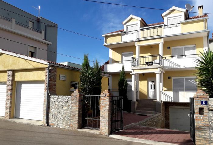 Holiday house with a parking space Zadar - 14848