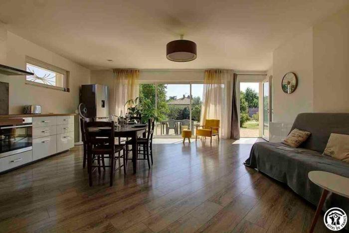 Gite LEntraxe très lumineux au cœur de Saint Didier