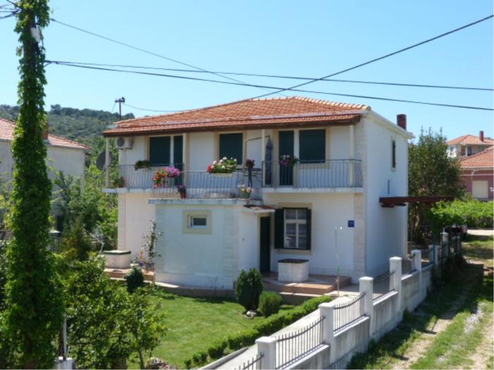 Apartments with parking spaces Slatine, Ciovo - 15175