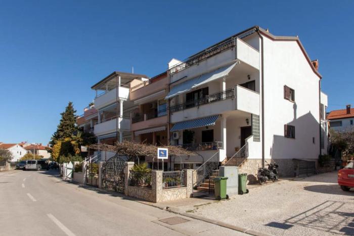 Apartments with WiFi Rovinj - 15084