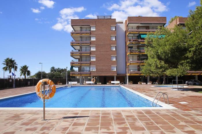 AT042 Els Pins, primera línea de la playa, con piscina