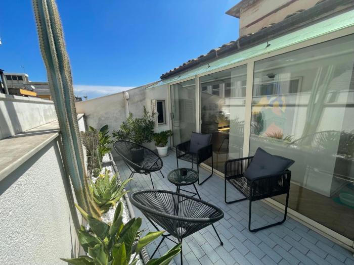 Design Apartment in City Center with Terrace