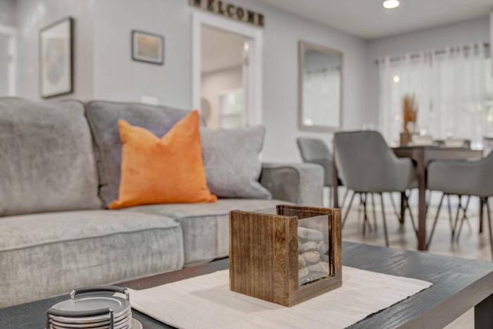 Adventure Awaits in Tampa Bay with Beautiful Decor 4BR with Backyard Oasis Near Busch Gardens & Adventure Island