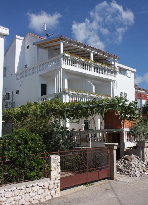 Apartments with parking space Vodice - 2995