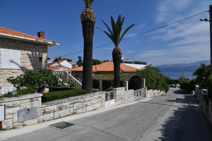 Apartment near sea