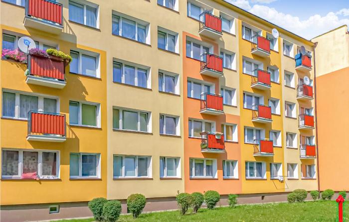 2 Bedroom Cozy Apartment In Koszalin