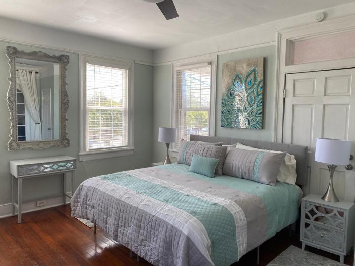 Lovely & Historical 3BR - Balcony - Central Location