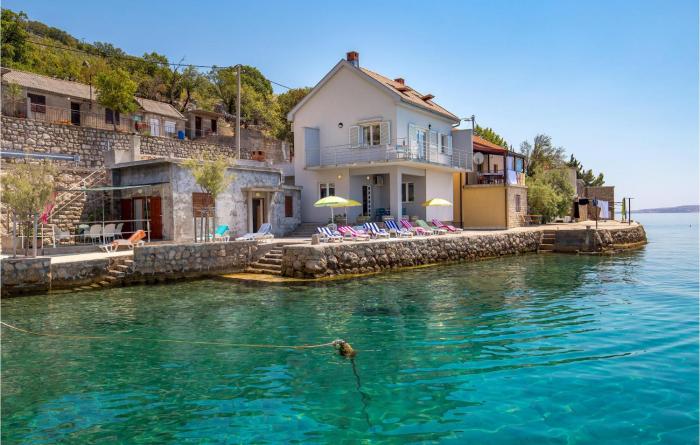 Awesome Apartment In Lukovo Sugarje