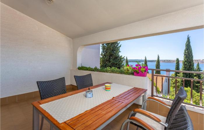 Cozy Apartment In Omisalj With Wifi