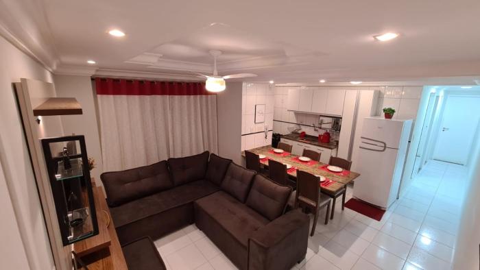 Apartamento com elevador, mobília toda nova, perto de tudo