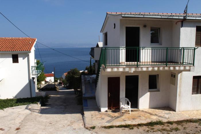 Apartments with parking space Stomorska, Solta - 5238