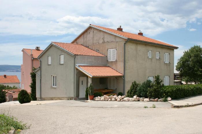 Apartments with parking space Novi Vinodolski - 5529
