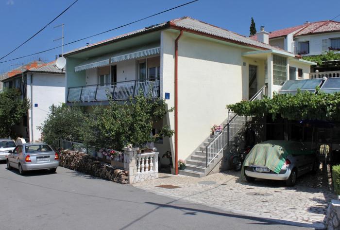 Apartments with parking space Senj - 5572