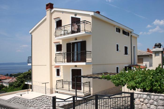 Apartments with parking spaces Novi Vinodolski - 5593