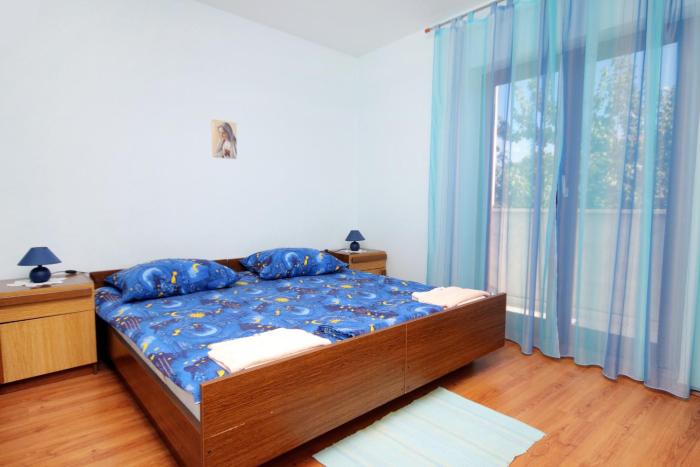Apartments with parking space Supetar, Brac - 5612