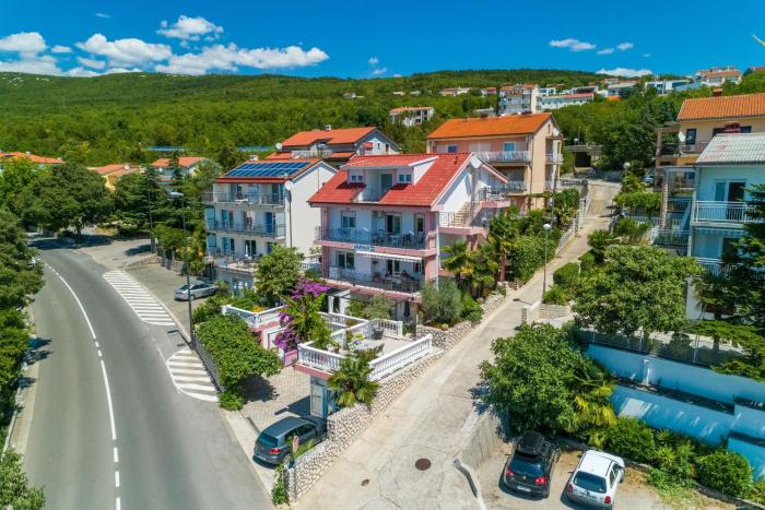 Apartments with a parking space Crikvenica - 5478