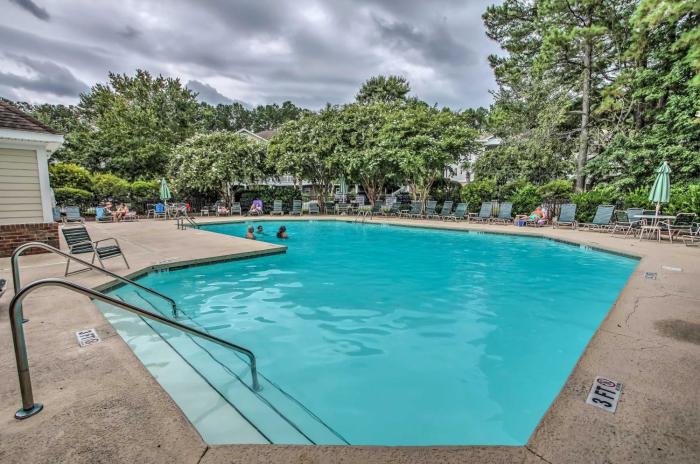 Pool and Golf Course Access North Myrtle Beach Gem