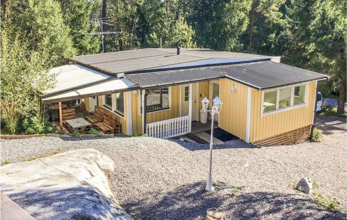 4 Bedroom Cozy Home In Brottby